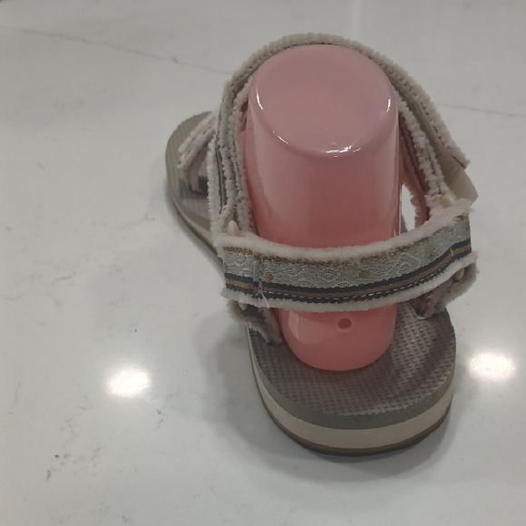 Teva Tan and Cream Strappy Sandals Sz 10 Gentle Used - Picture 4 of 10